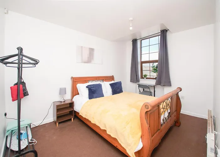 3 Bed Apartment, Centre Of Rochdale