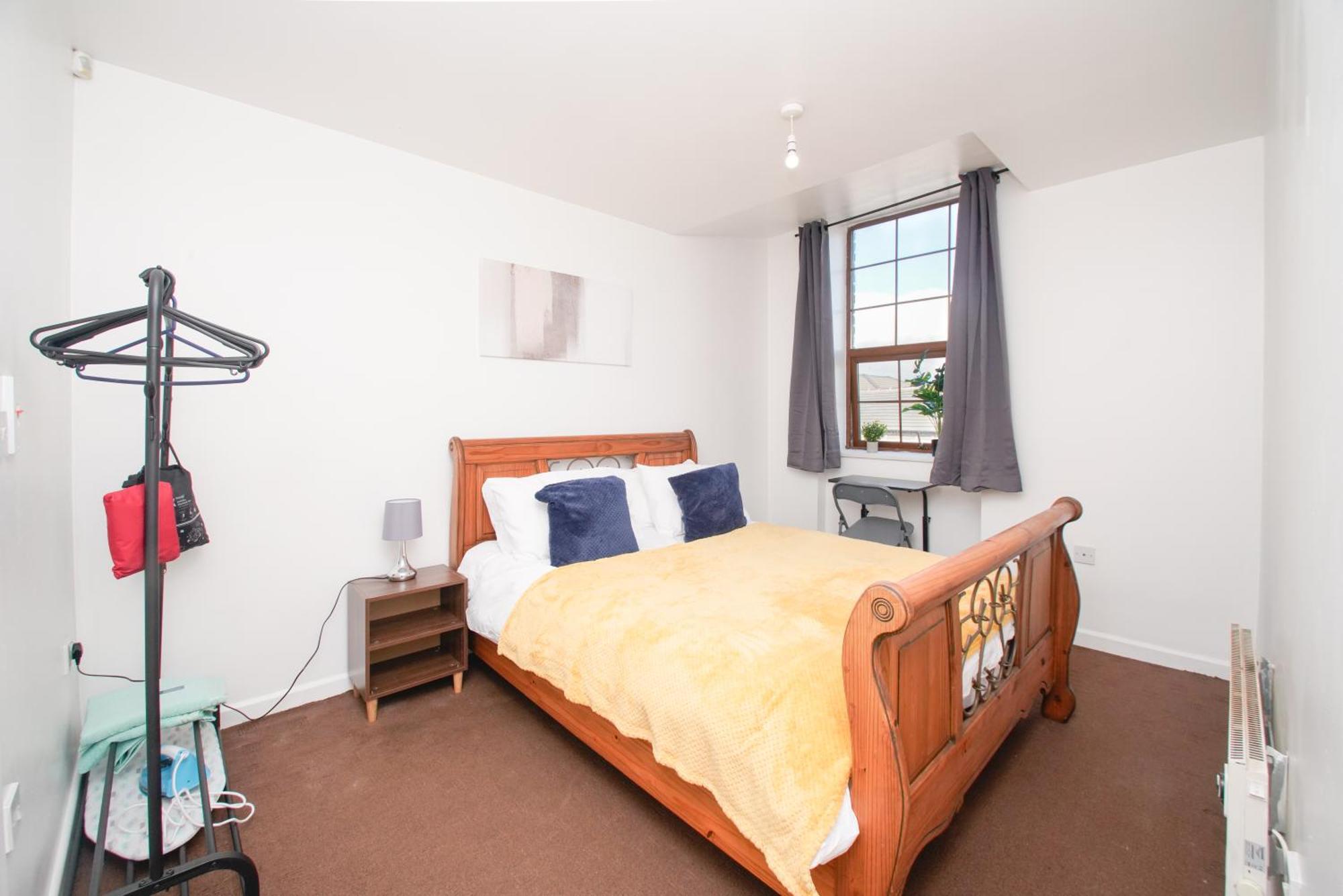 Appartement 3 Bed Apartment, Centre Of *